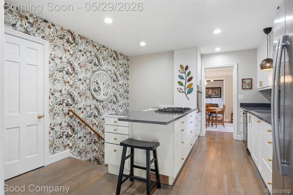 18187 Birwood Avenue Beverly Hills Village MI 48025