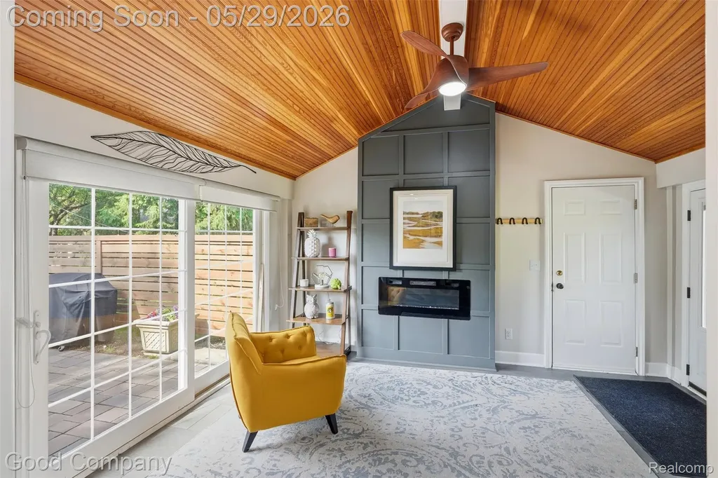 18187 Birwood Avenue Beverly Hills Village MI 48025