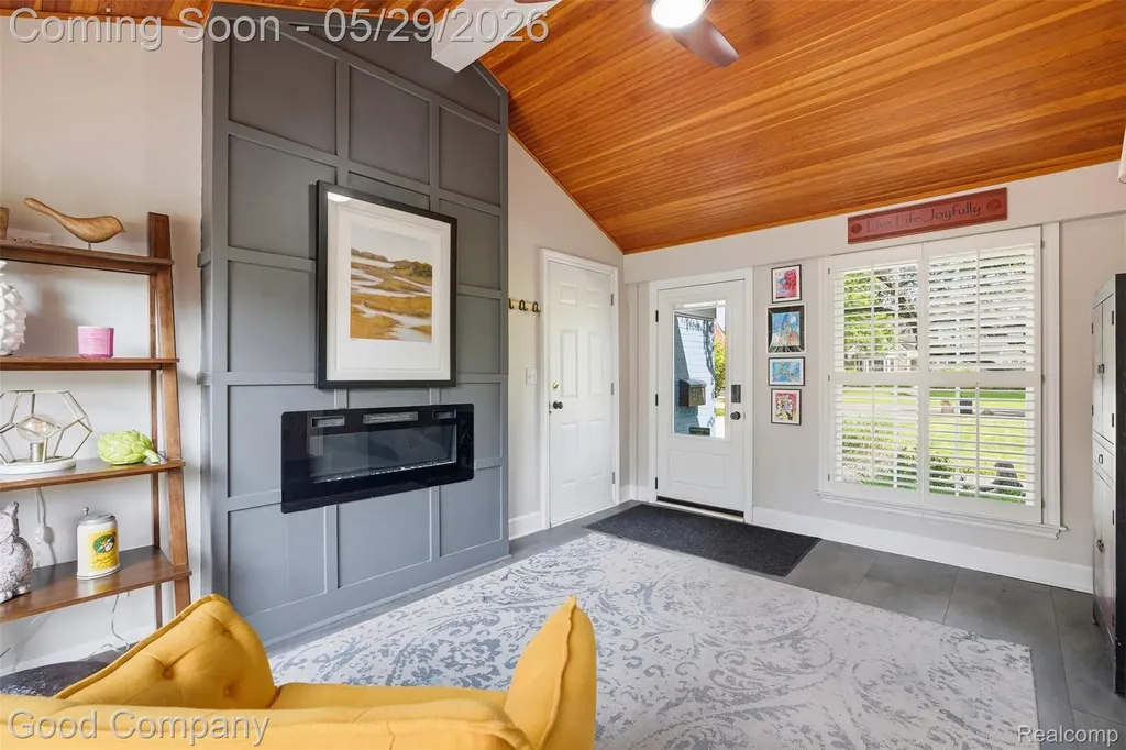 18187 Birwood Avenue Beverly Hills Village MI 48025