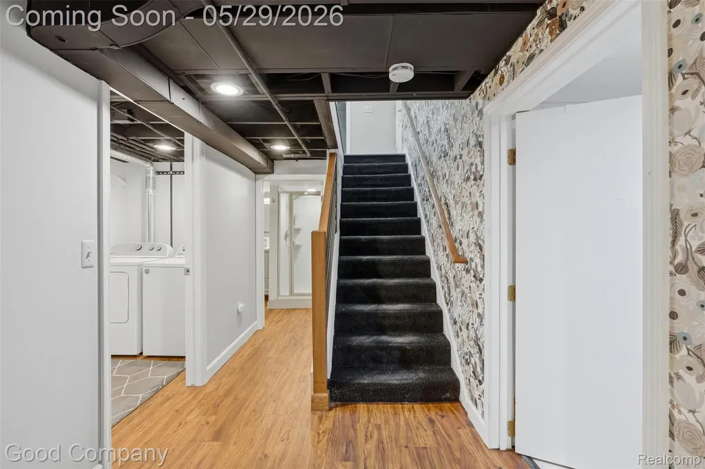 18187 Birwood Avenue Beverly Hills Village MI 48025