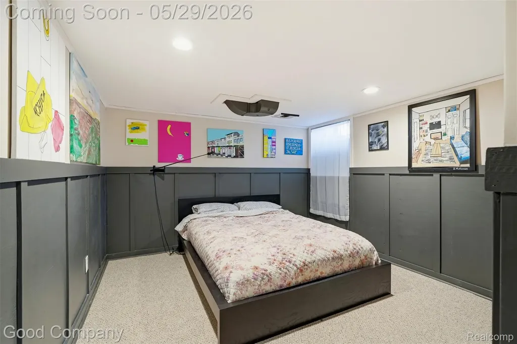 18187 Birwood Avenue Beverly Hills Village MI 48025