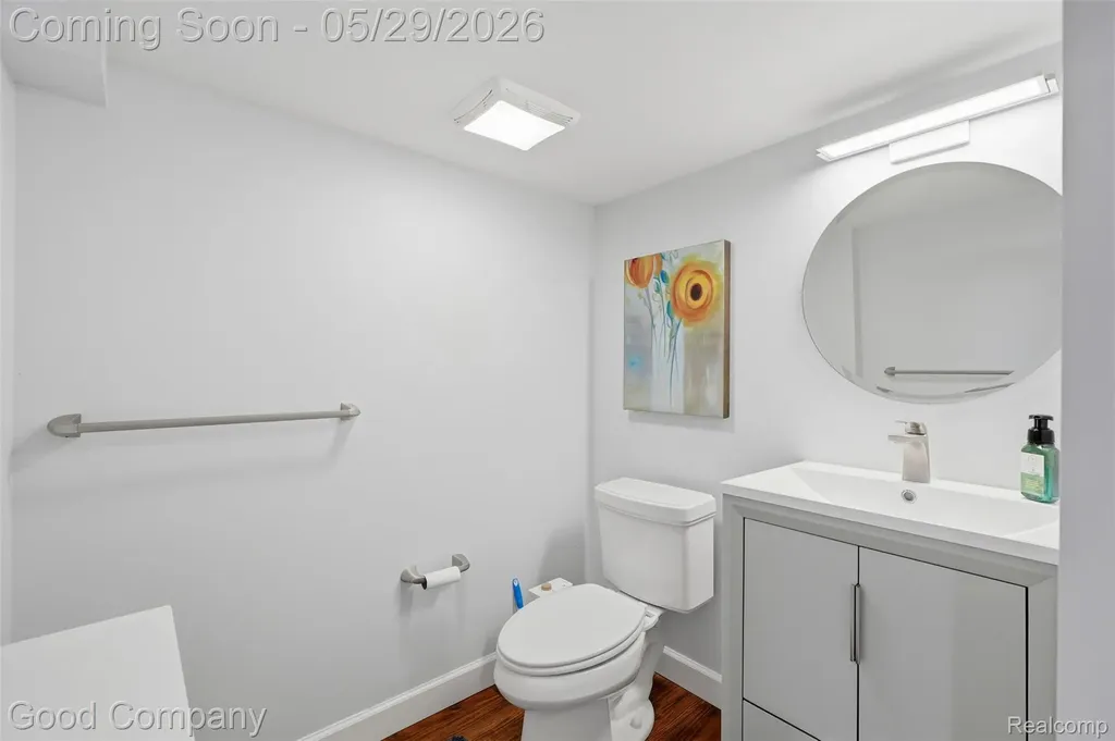 18187 Birwood Avenue Beverly Hills Village MI 48025