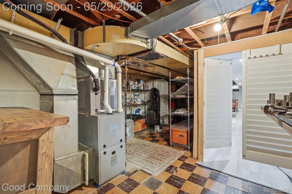 18187 Birwood Avenue Beverly Hills Village MI 48025