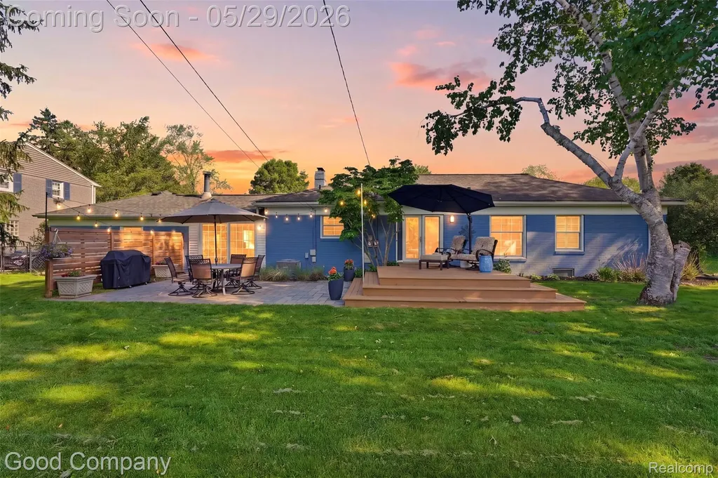 18187 Birwood Avenue Beverly Hills Village MI 48025