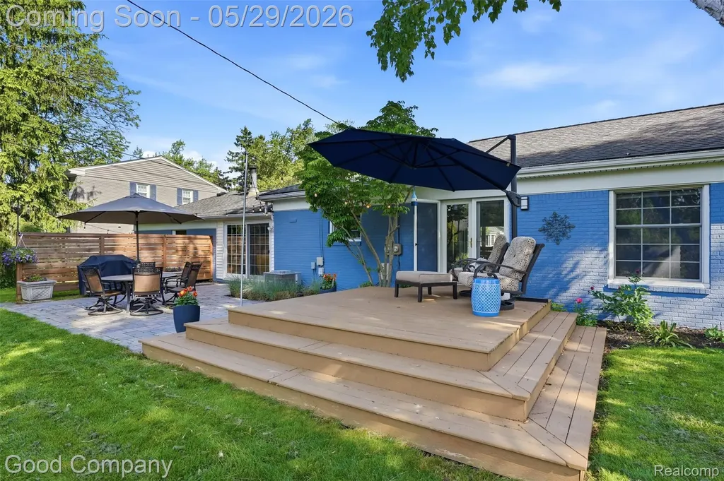 18187 Birwood Avenue Beverly Hills Village MI 48025
