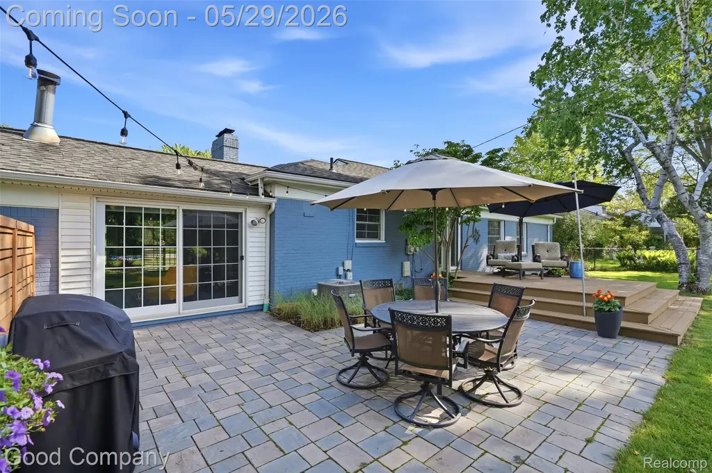 18187 Birwood Avenue Beverly Hills Village MI 48025