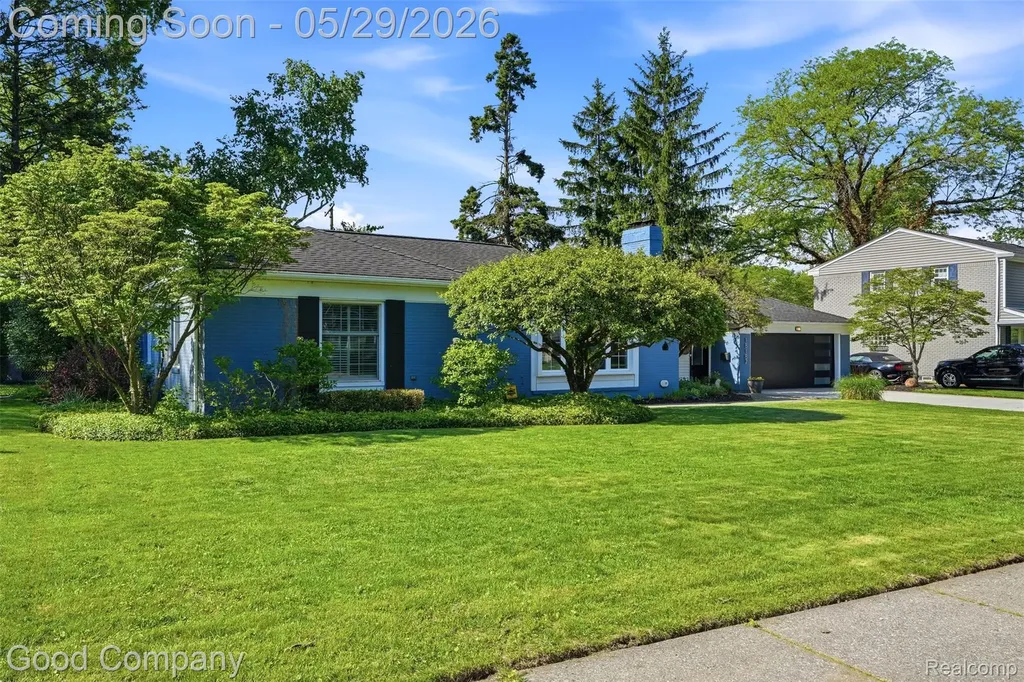 18187 Birwood Avenue Beverly Hills Village MI 48025