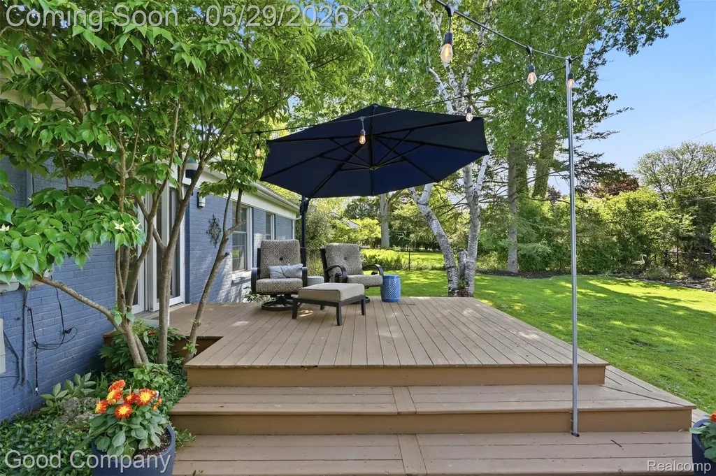 18187 Birwood Avenue Beverly Hills Village MI 48025