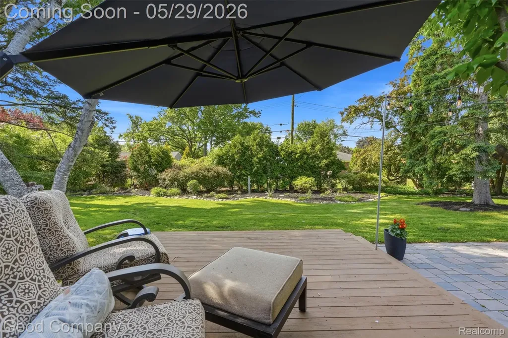 18187 Birwood Avenue Beverly Hills Village MI 48025