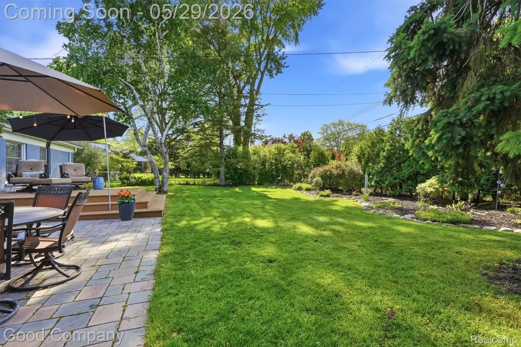 18187 Birwood Avenue Beverly Hills Village MI 48025