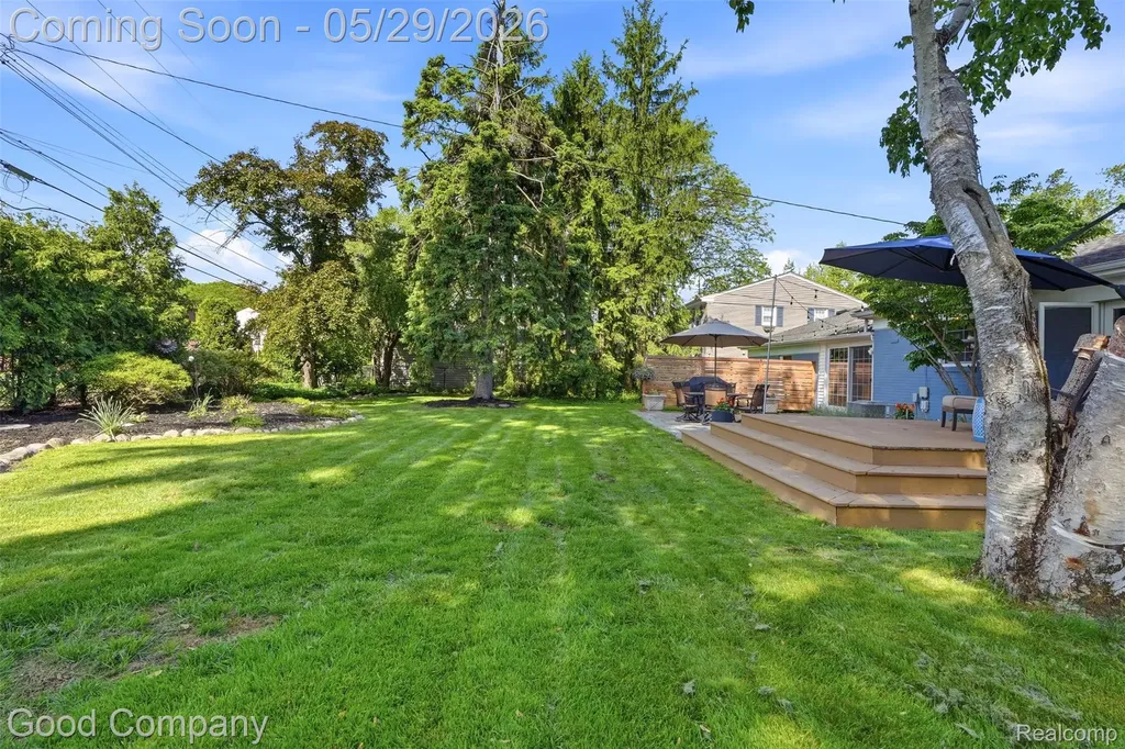 18187 Birwood Avenue Beverly Hills Village MI 48025