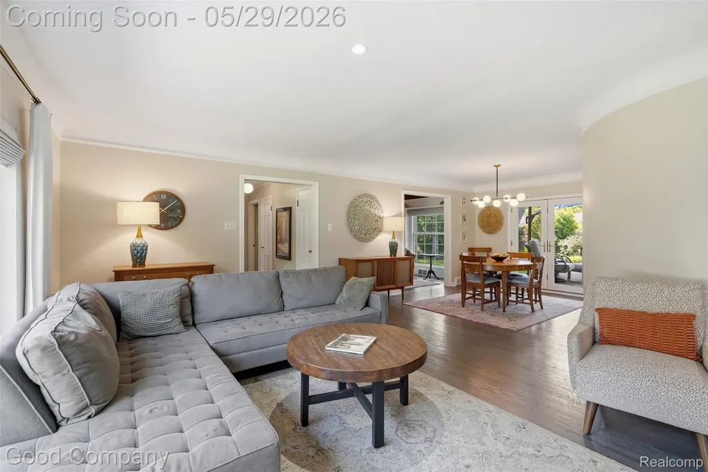 18187 Birwood Avenue Beverly Hills Village MI 48025