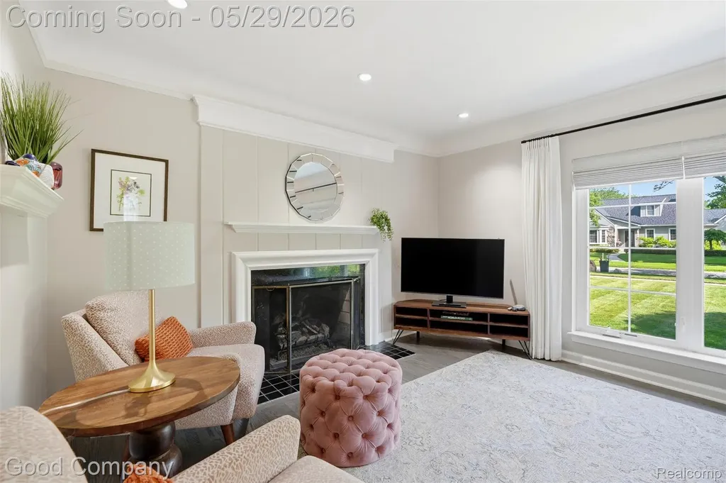 18187 Birwood Avenue Beverly Hills Village MI 48025