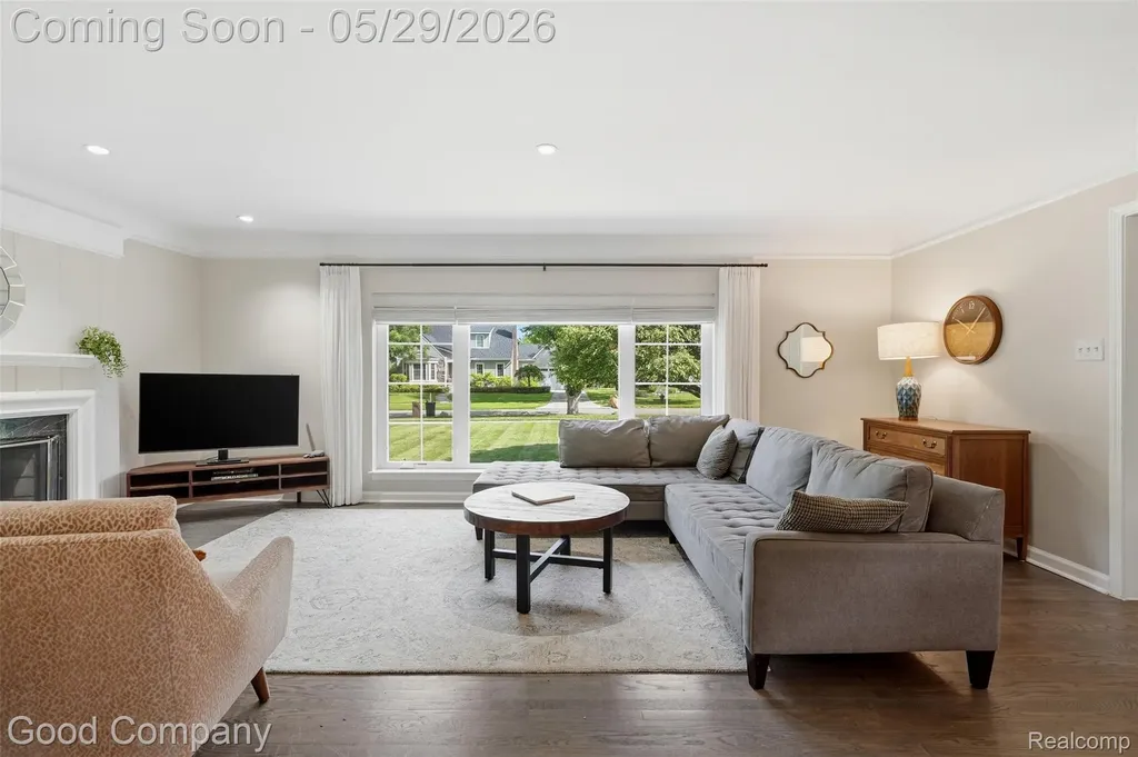 18187 Birwood Avenue Beverly Hills Village MI 48025