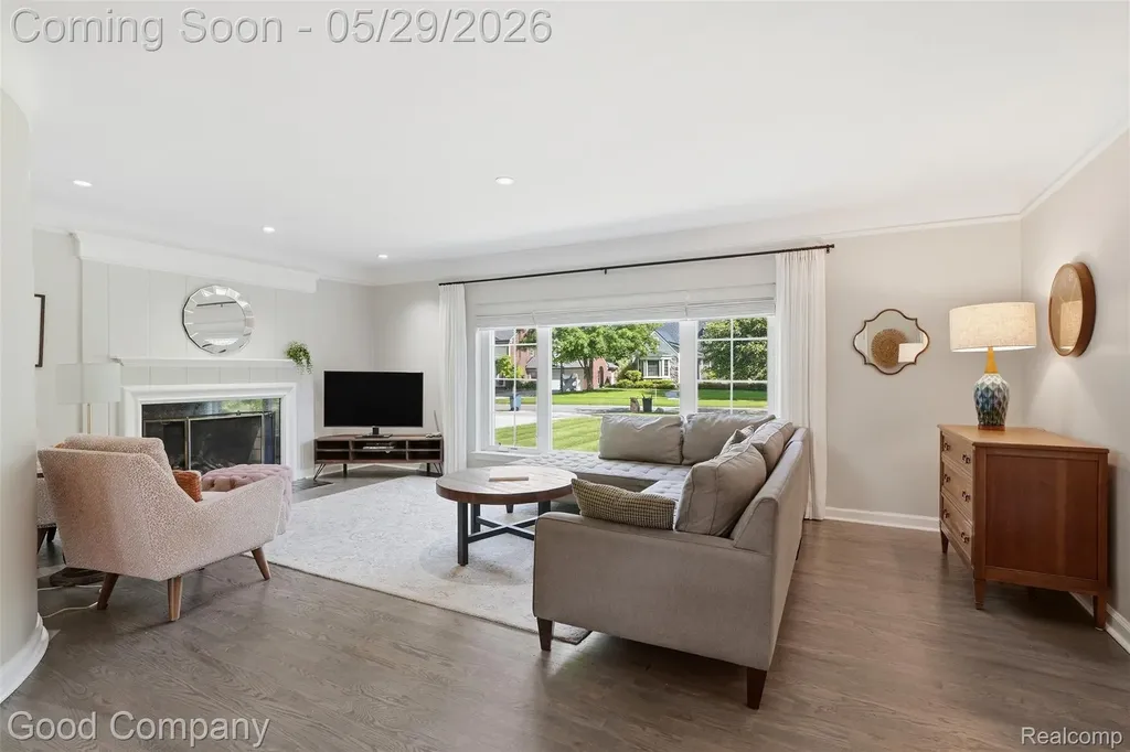18187 Birwood Avenue Beverly Hills Village MI 48025