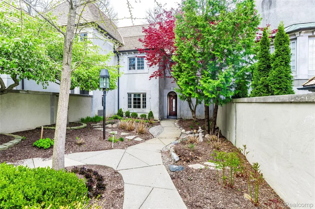 5467 Bristol Parke Drive Independence Charter Township MI 48348