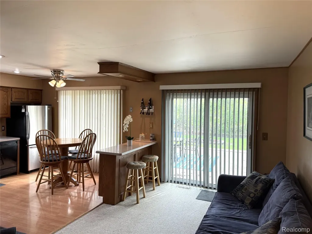 27860 Park Court Madison Heights City MI 48071