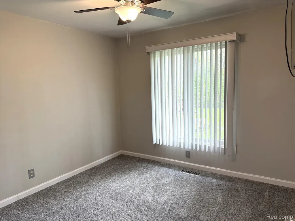 27860 Park Court Madison Heights City MI 48071