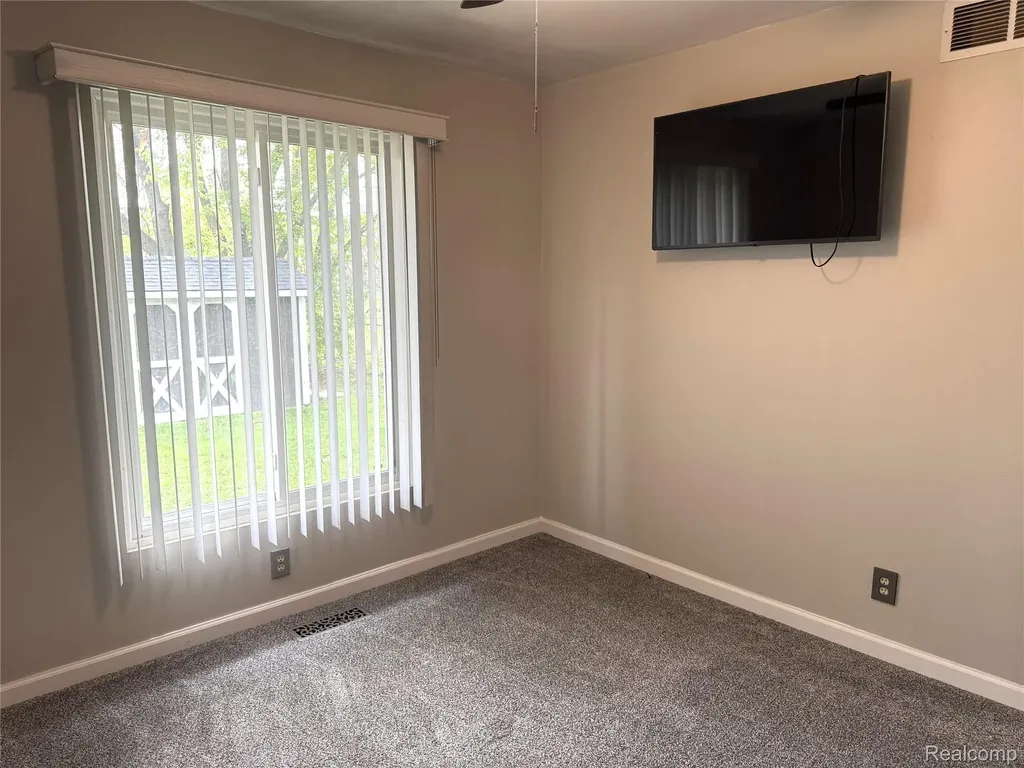 27860 Park Court Madison Heights City MI 48071