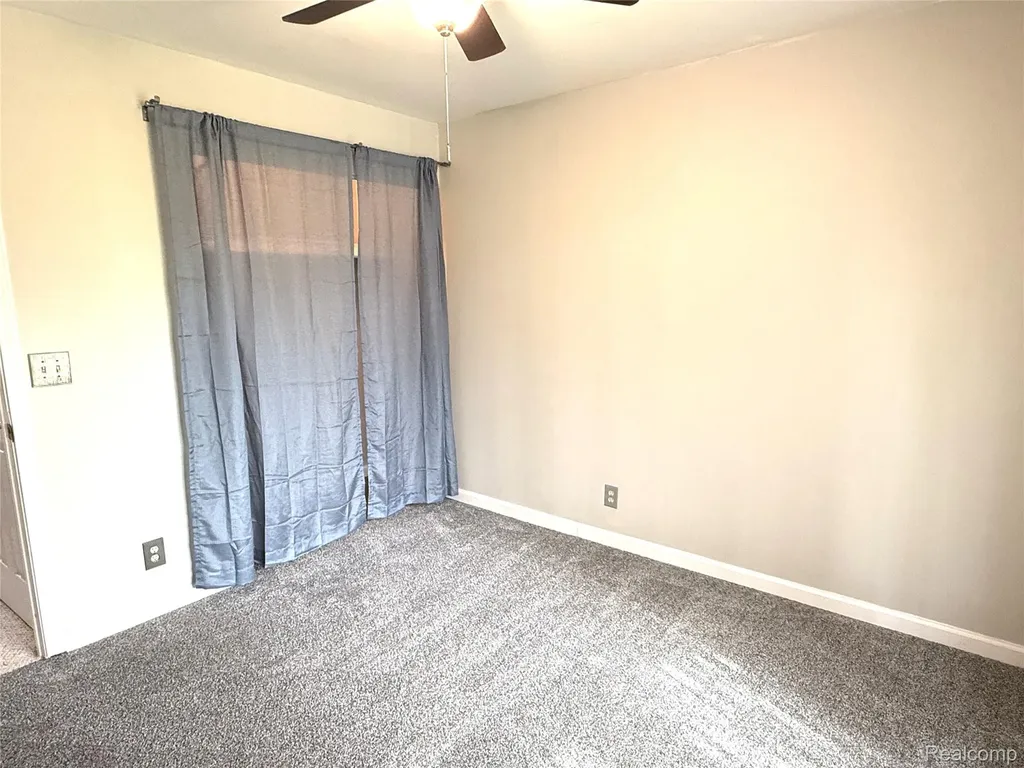 27860 Park Court Madison Heights City MI 48071