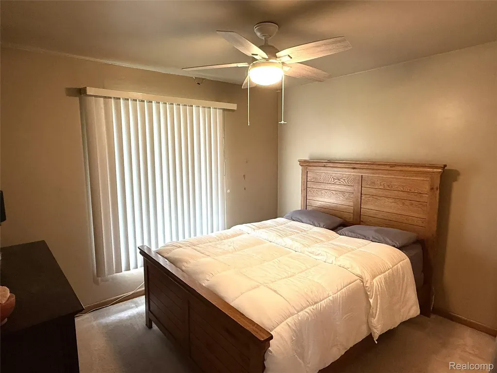 27860 Park Court Madison Heights City MI 48071