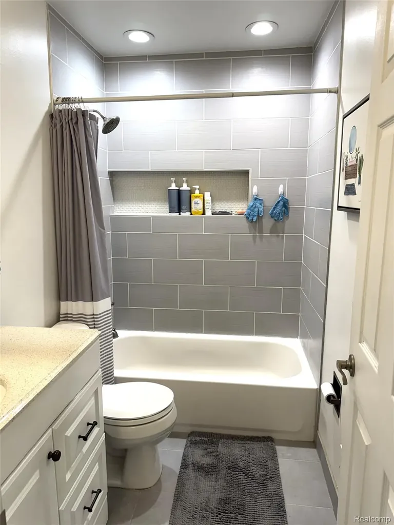 27860 Park Court Madison Heights City MI 48071
