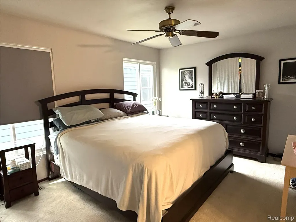27860 Park Court Madison Heights City MI 48071
