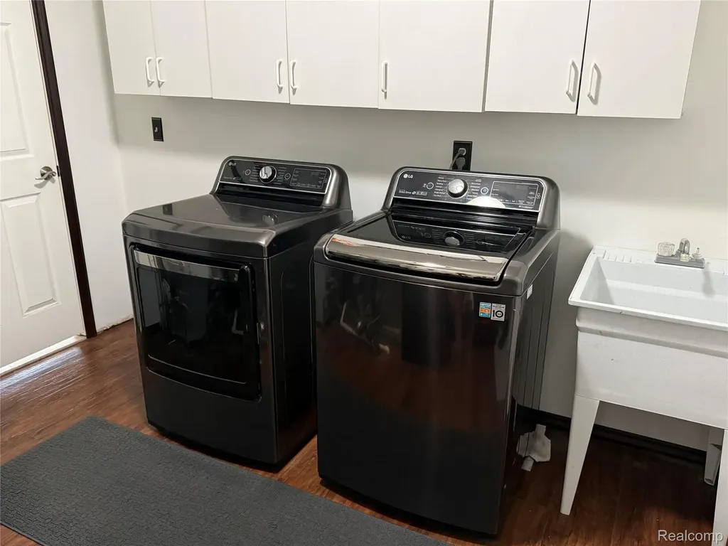 27860 Park Court Madison Heights City MI 48071