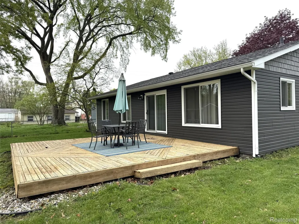 27860 Park Court Madison Heights City MI 48071