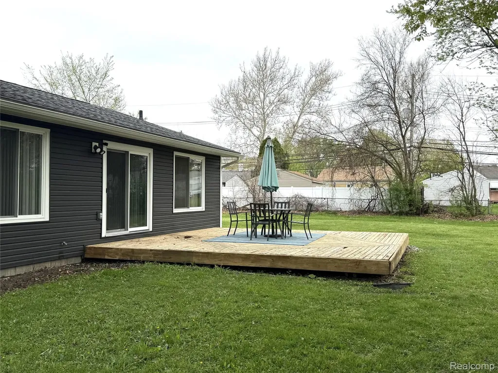 27860 Park Court Madison Heights City MI 48071