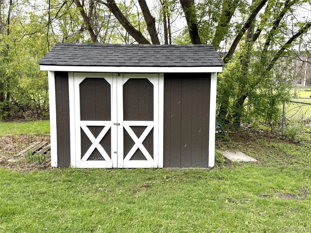 27860 Park Court Madison Heights City MI 48071