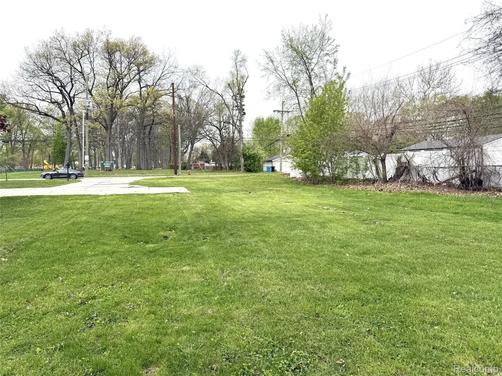 27860 Park Court Madison Heights City MI 48071