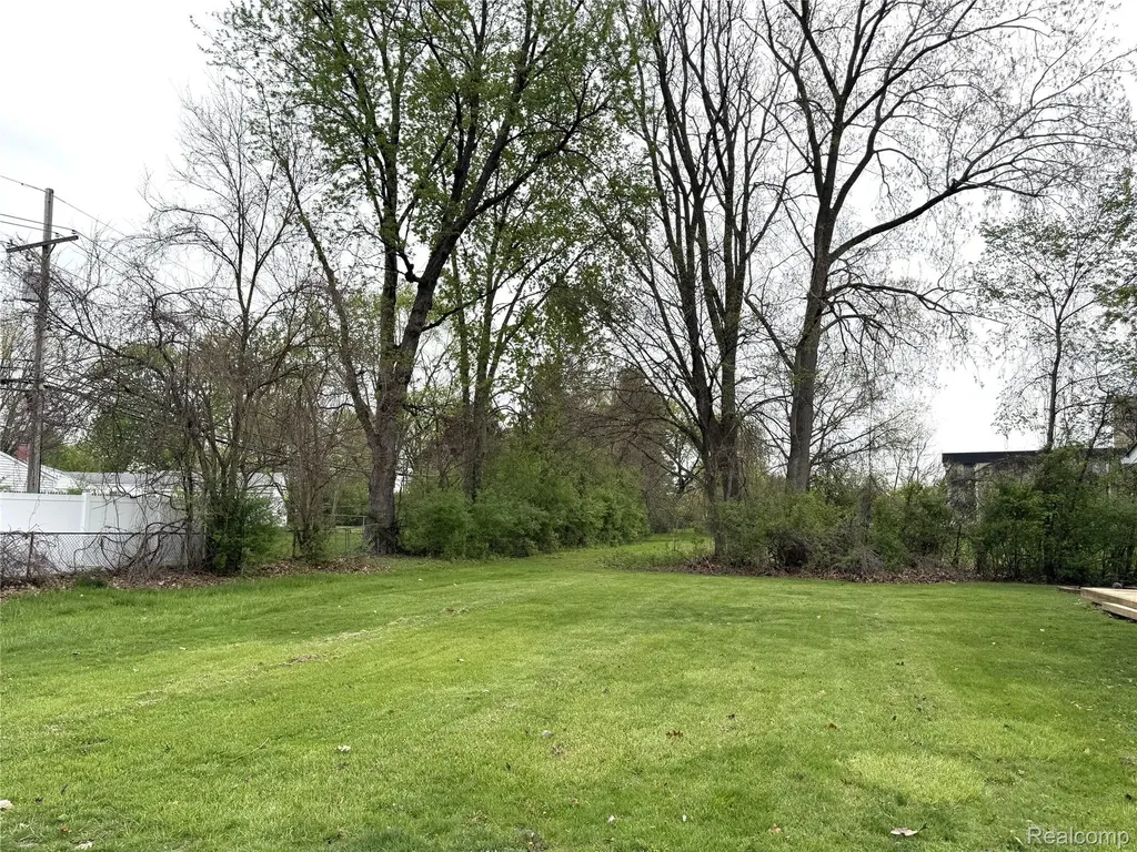 27860 Park Court Madison Heights City MI 48071