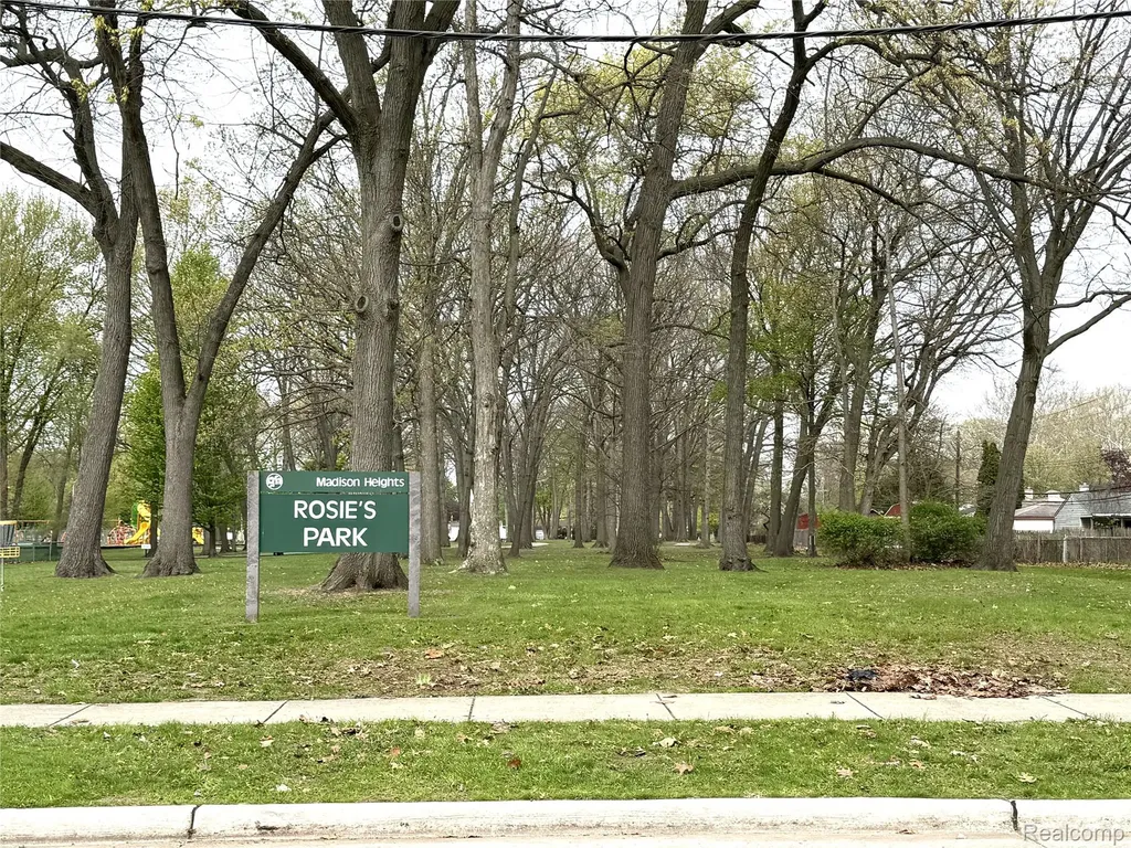 27860 Park Court Madison Heights City MI 48071