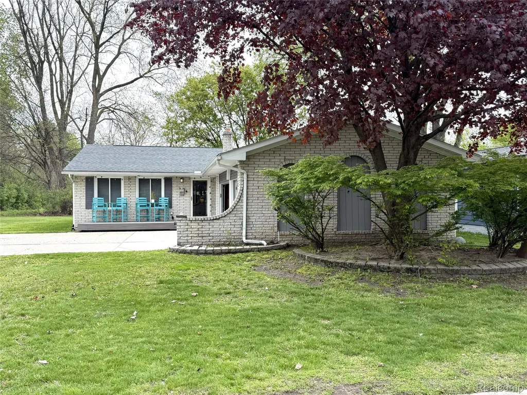 27860 Park Court Madison Heights City MI 48071