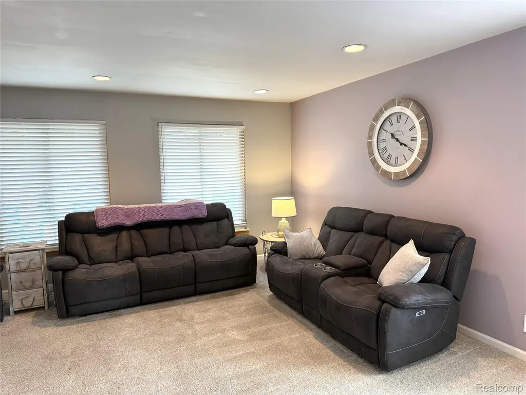 27860 Park Court Madison Heights City MI 48071
