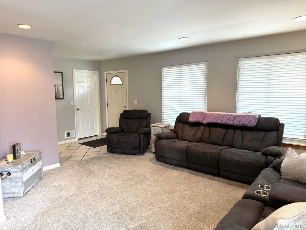 27860 Park Court Madison Heights City MI 48071