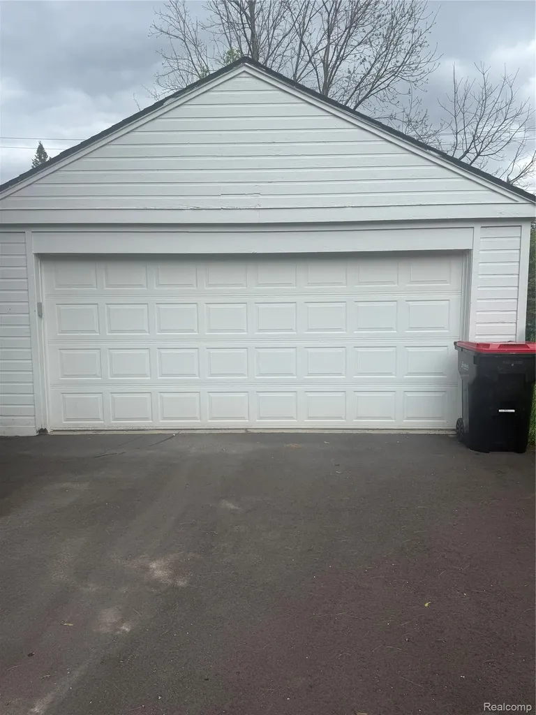25626 Dunbar Street Southfield City MI 48033