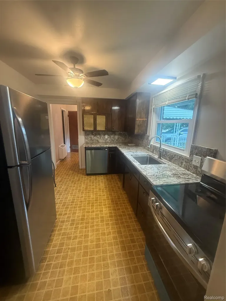 25626 Dunbar Street Southfield City MI 48033