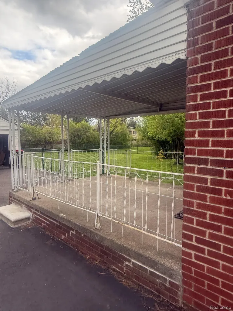 25626 Dunbar Street Southfield City MI 48033