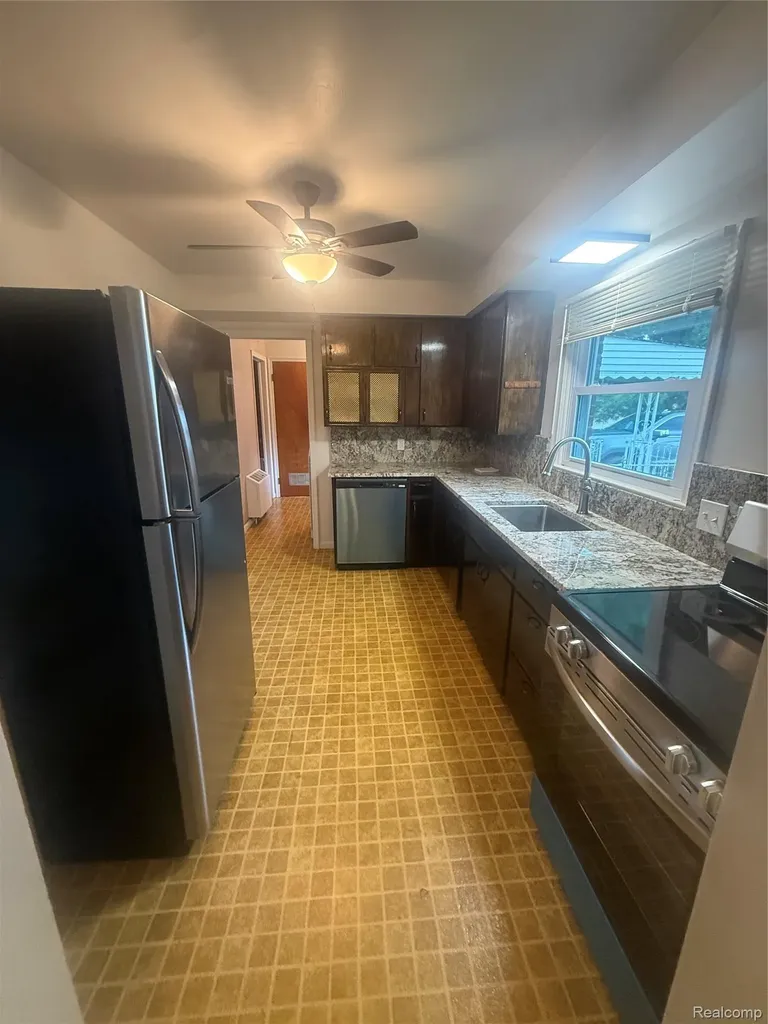25626 Dunbar Street Southfield City MI 48033