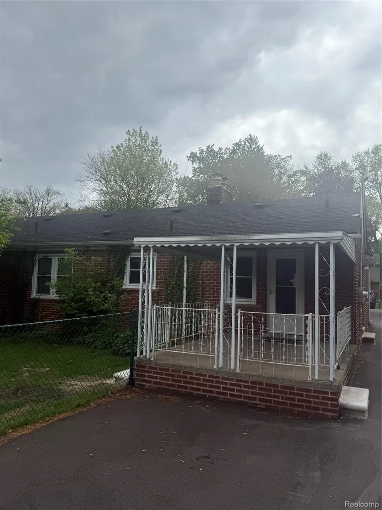 25626 Dunbar Street Southfield City MI 48033