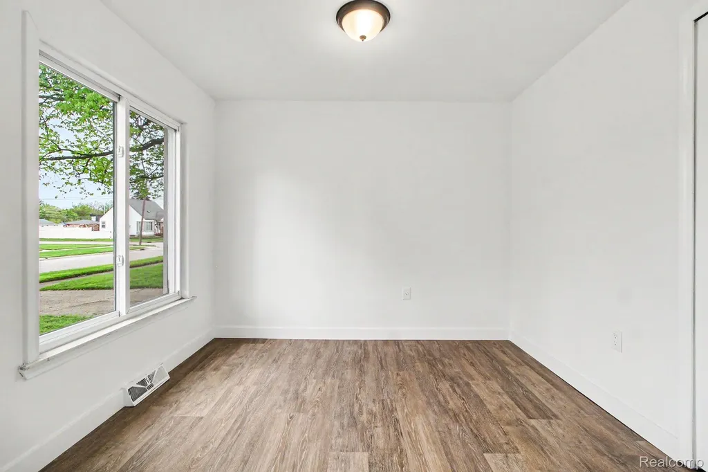 28629 Rush Street Garden City City MI 48135
