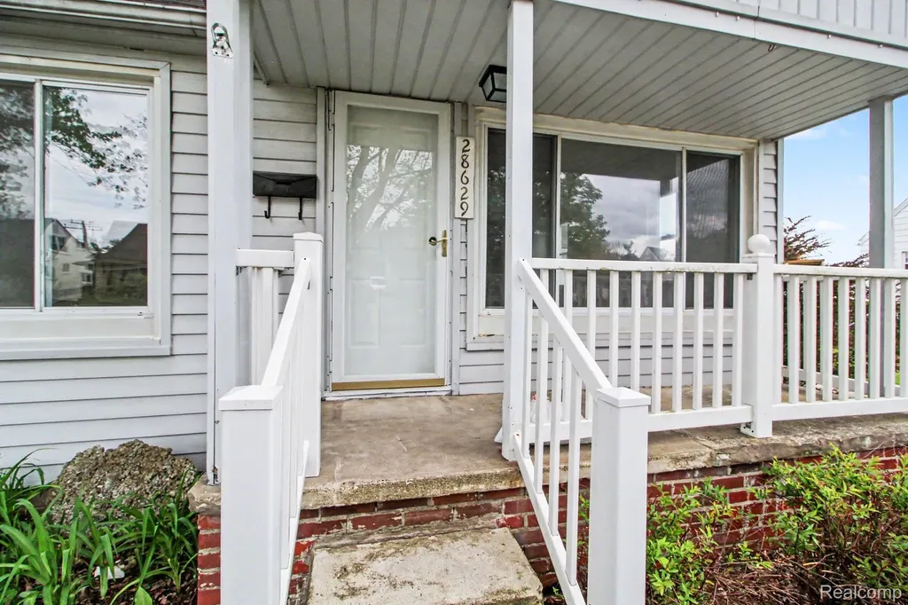 28629 Rush Street Garden City City MI 48135