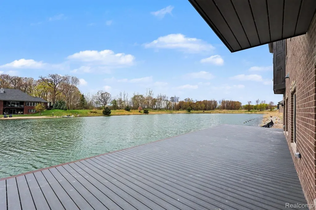 68503 Lake Angela Pointe Richmond City MI 48062