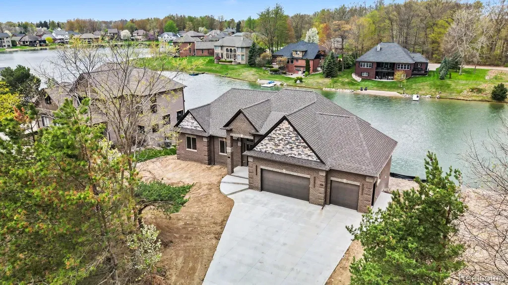 68503 Lake Angela Pointe Richmond City MI 48062