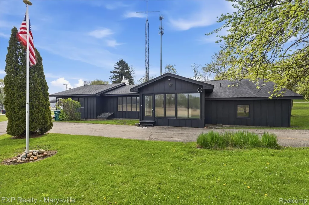 3345 Beach Road Port Huron Charter Township MI 48060
