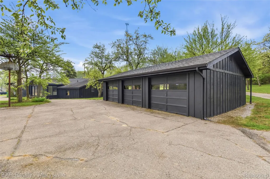 3345 Beach Road Port Huron Charter Township MI 48060