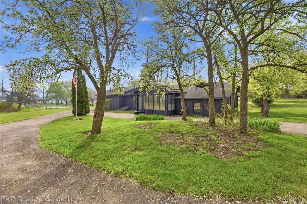 3345 Beach Road Port Huron Charter Township MI 48060