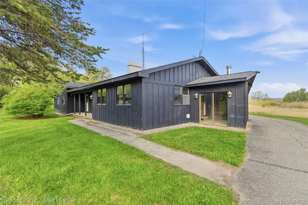 3345 Beach Road Port Huron Charter Township MI 48060